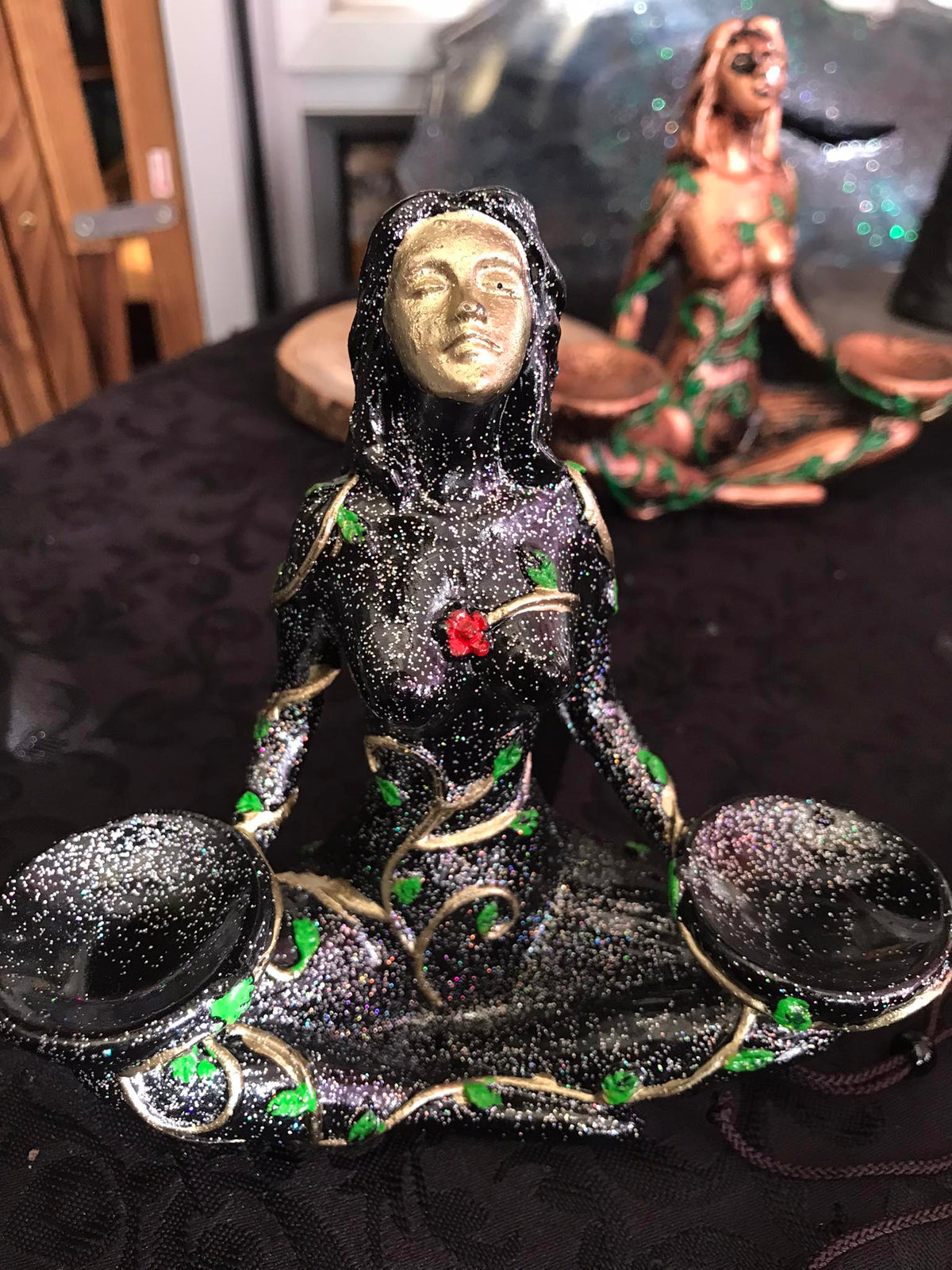 Mother Earth sphere holder – Sparkle