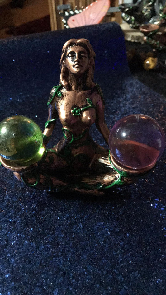 Mother Earth sphere holder