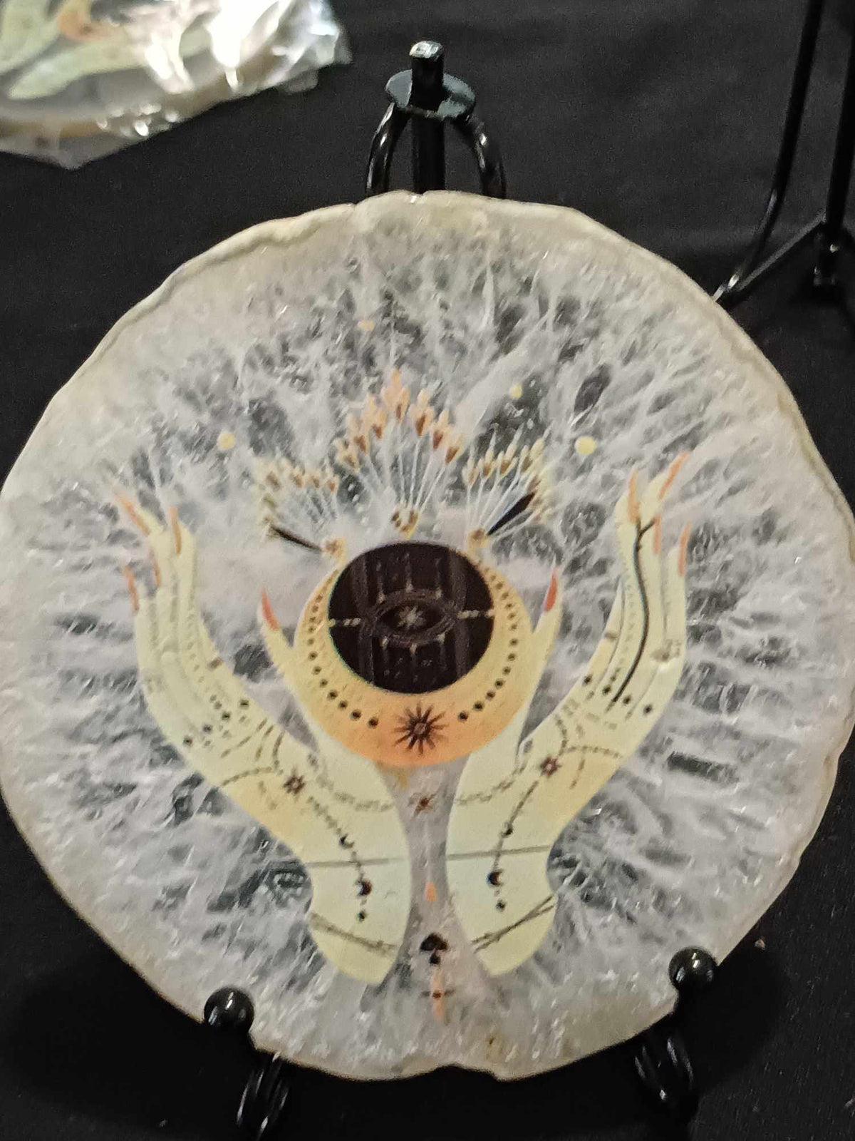 Painted agate slice – White with hands