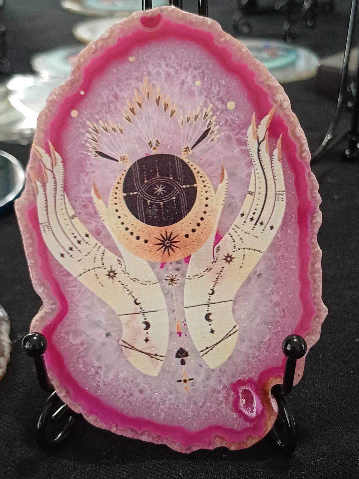 Painted agate slice – Pink with hands embracing