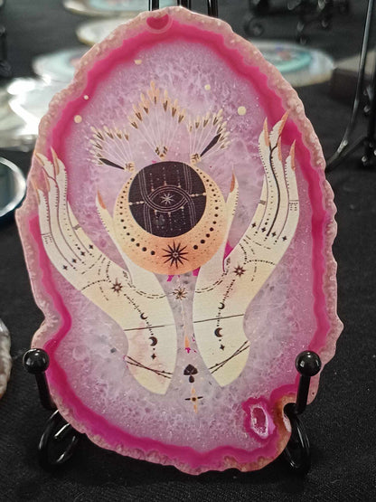Painted agate slice – Pink with hands embracing