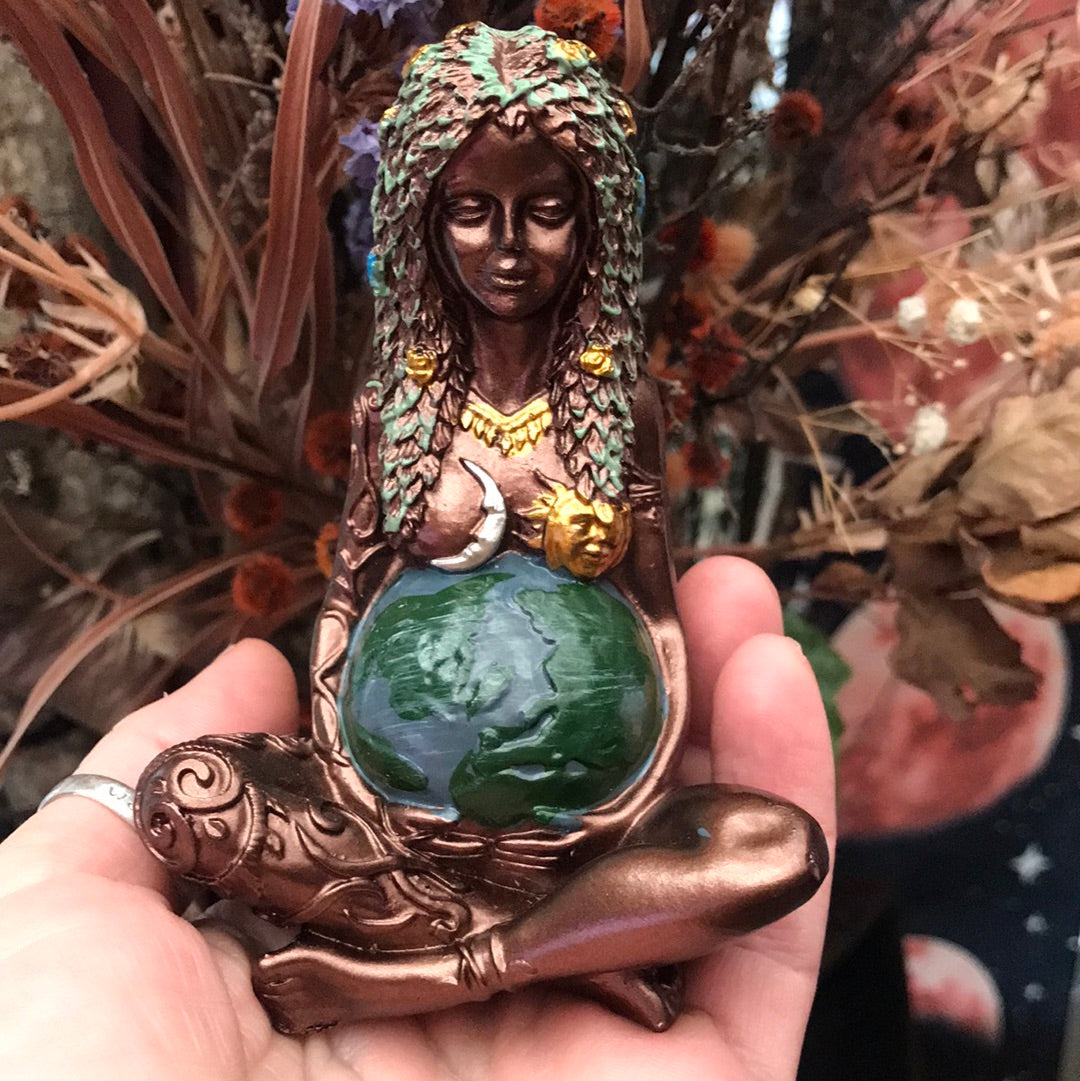 RESIN MOTHER EARTH ( SMALL)